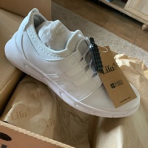 Slip resistant shoes